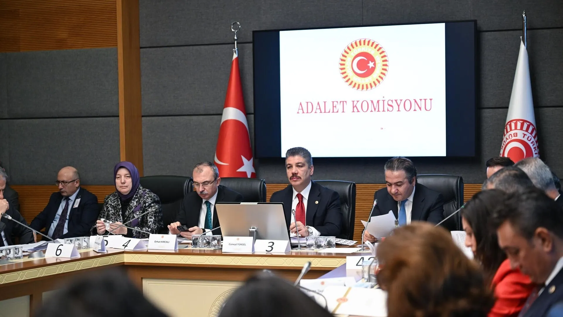 10 yargı paketi görsel