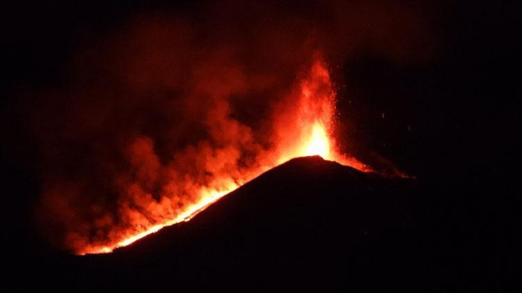 etna yanardağı görsel