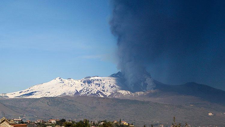 etna yanardağı görsel