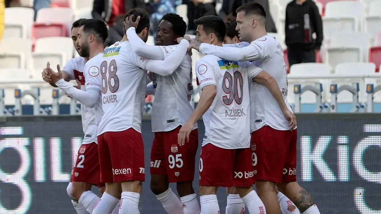 süper lige yükselen takımlar 2025 2025 Yılında Süper Lig’e Yükselen Takımlar: Tarihi Başarıların ve Büyük Sürprizlerin Hikâyesi görsel